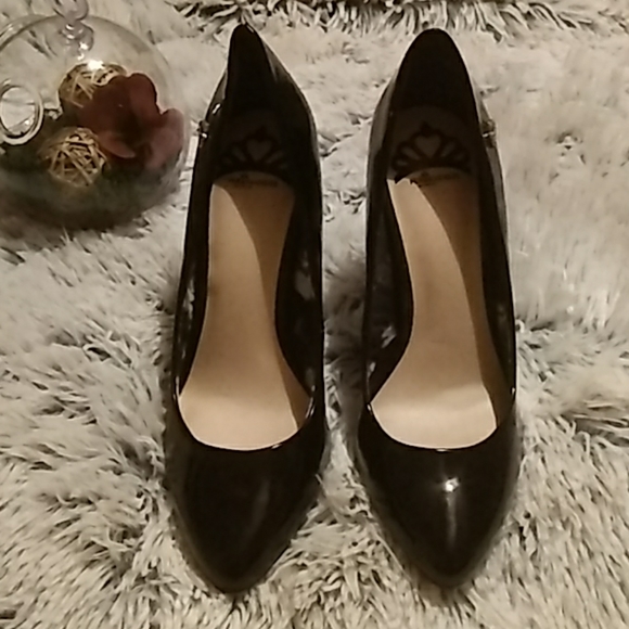 Fergalicious (Pointy toe pumps heels) - Picture 2 of 4